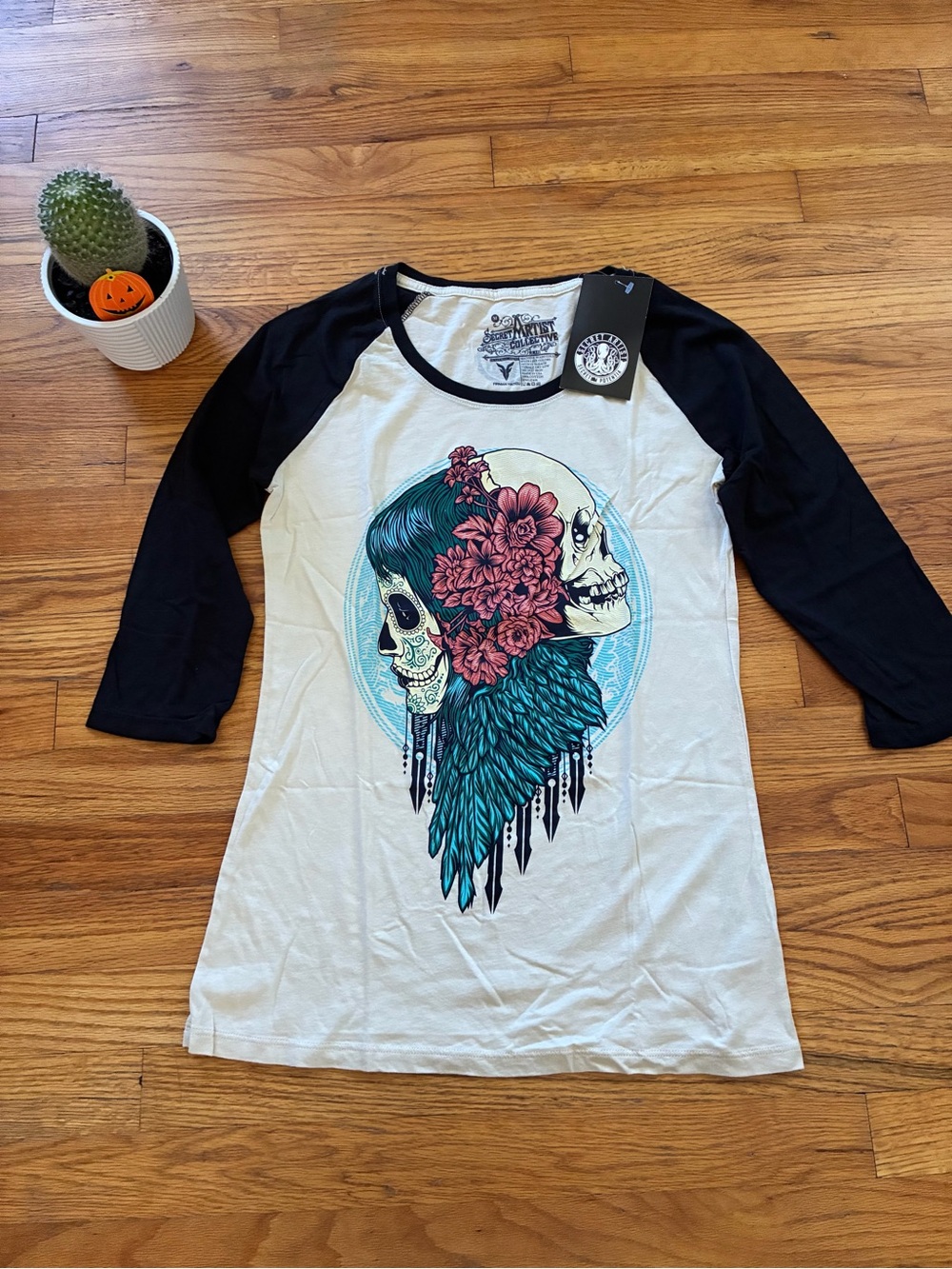 Secret Artist - Dead Romance Skull tee size Medium - NWT